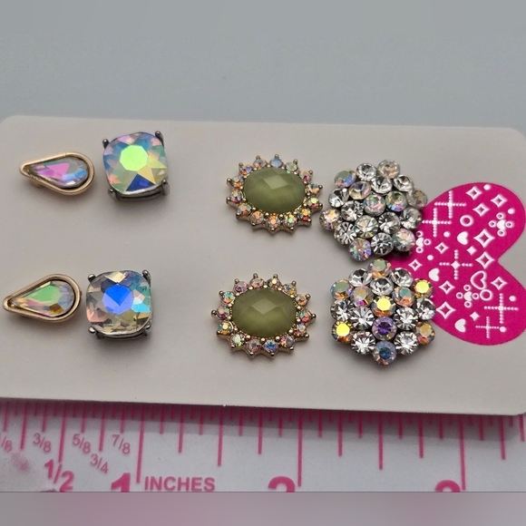 Vintage Set of 4 Aurora Borealis & Green Rhinestone Stud Earrings - Picture 8 of 11